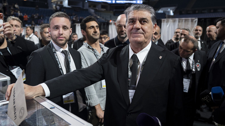 Serdal Adalı, Beşiktaş'ta Yeniden Başkan Seçildi