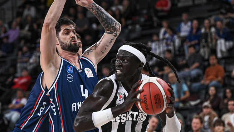 Anadolu Efes, Beşiktaş'ı 95-81 mağlup ederek sezona galibiyetle başladı
