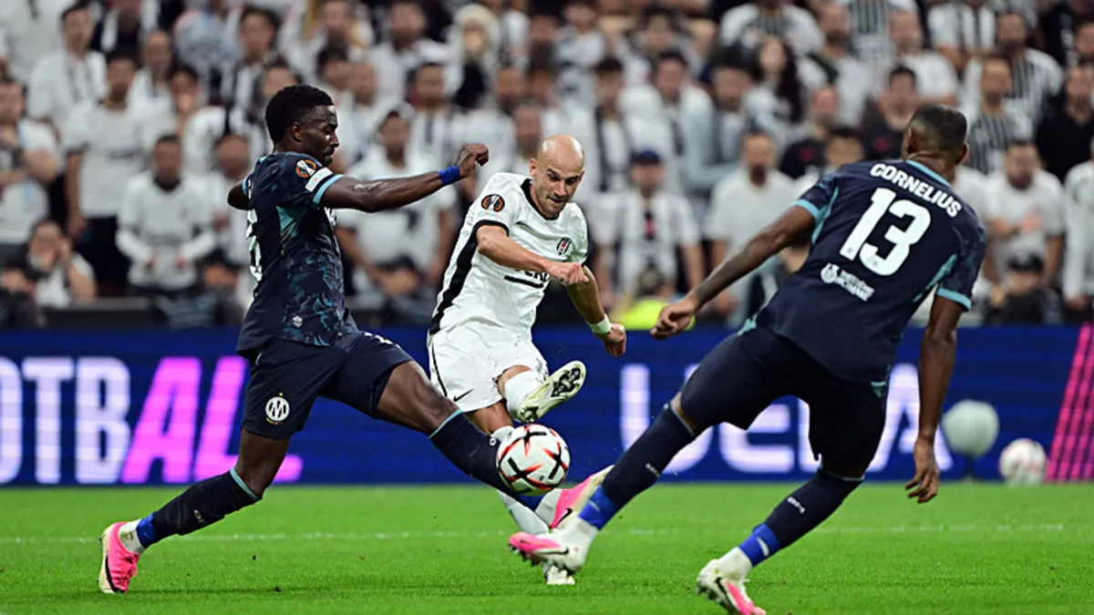 Beşiktaş-Marsilya maçında sakatlık şoku! Cerny maça devam edemedi