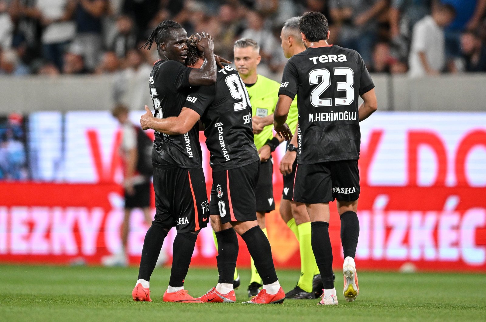 Beşiktaş, Hradec Kralove'yi 1-0 geçerek Avrupa Ligi'nde önemli bir adım attı