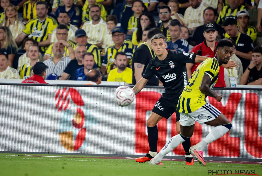 Beşiktaş, Fenerbahçe'yi 2-1 yenerek zirveye yaklaştı