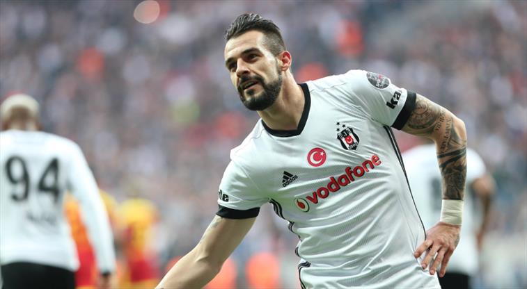 Alvaro Negredo: Beşiktaş'a gözüm kapalı giderim