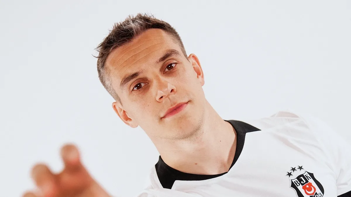 Leandro Trossard Beşiktaş'ta İmza Töreni Düzenledi