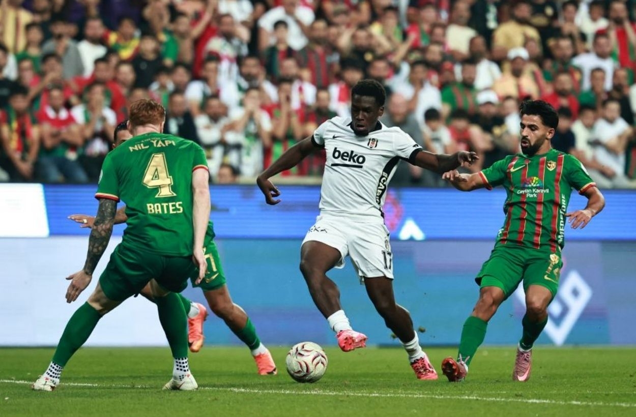 Beşiktaş'ın yeni transferi Poku, sahada hayal kırıklığı yarattı