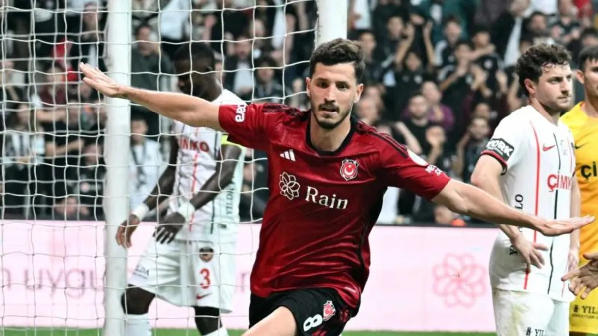 Beşiktaş, 3 oyuncusu ile yollarını ayırdı!
