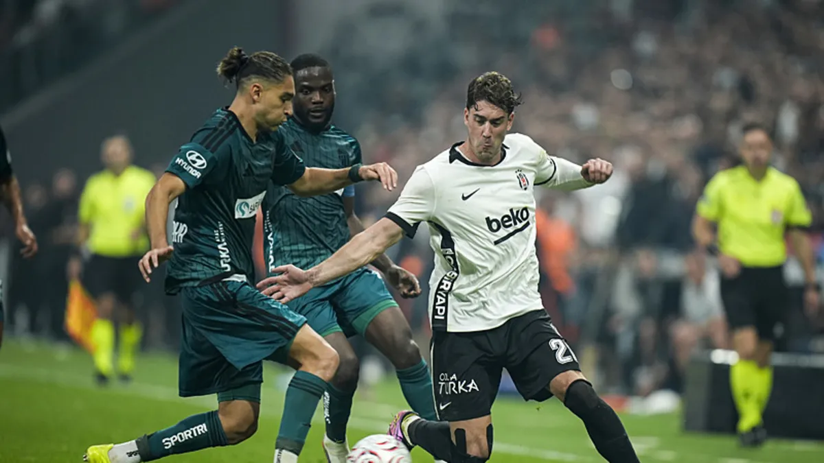 Vlahovic'e atılan tokada hakem ve VAR'dan tepki