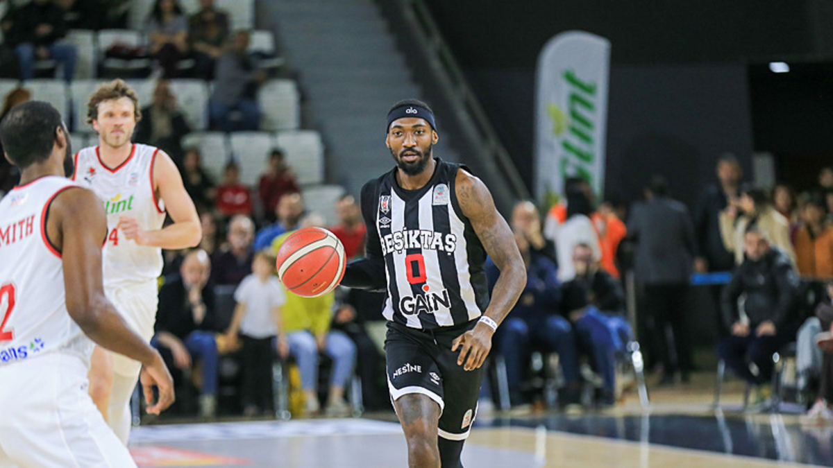 Beşiktaş GAİN, Glint Manisa Basket'i 102-70 ile geçti!