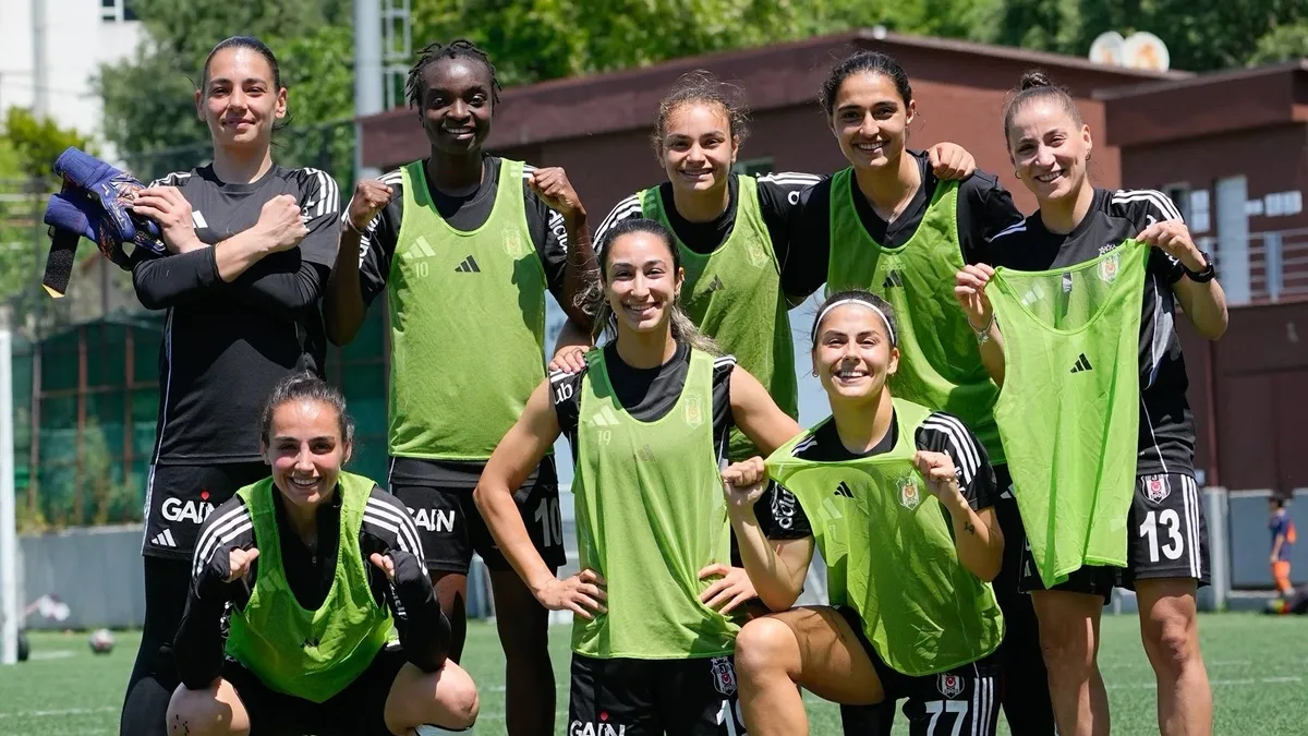 Beşiktaş Kadın Futbol Takımı'nda 13 oyuncu ile sözleşme yenilendi