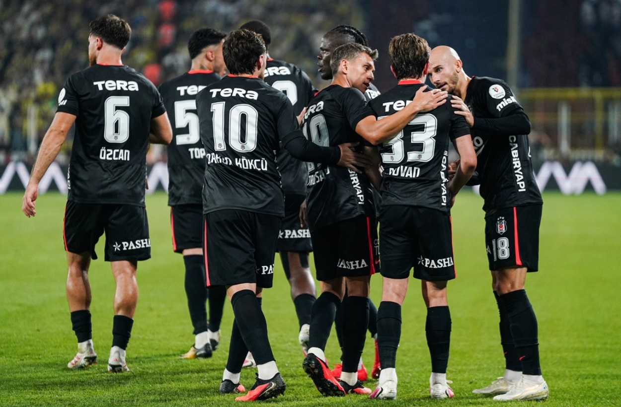 Beşiktaş, Kadıköy'de Fenerbahçe'yi 2-1 yenerek derbiyi kazandı