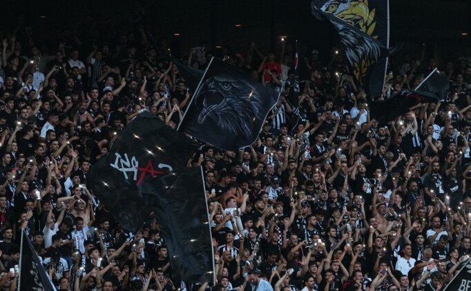 Beşiktaş - Kauno Zalgiris maçında tribünlerde renkli görüntüler