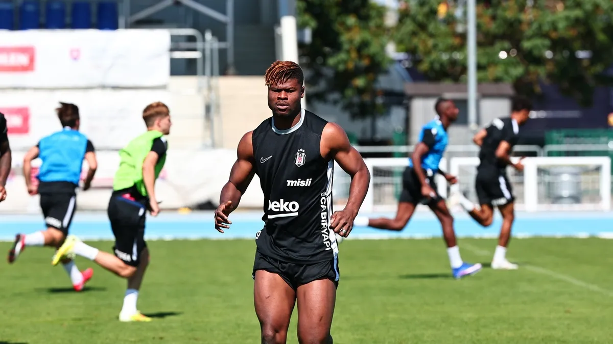 Beşiktaş'ta Emmanuel Agbadou Slovakya kampına katıldı