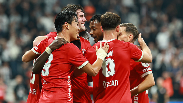 Beşiktaş, Başakşehir'i 2-0 geçerek zirve takibini sürdürdü