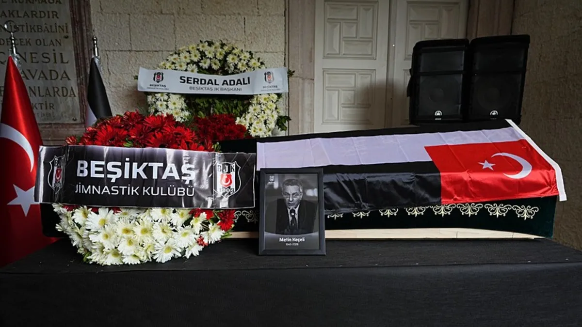 Beşiktaş'ın eski yöneticisi Metin Keçeli son yolculuğuna uğurlandı