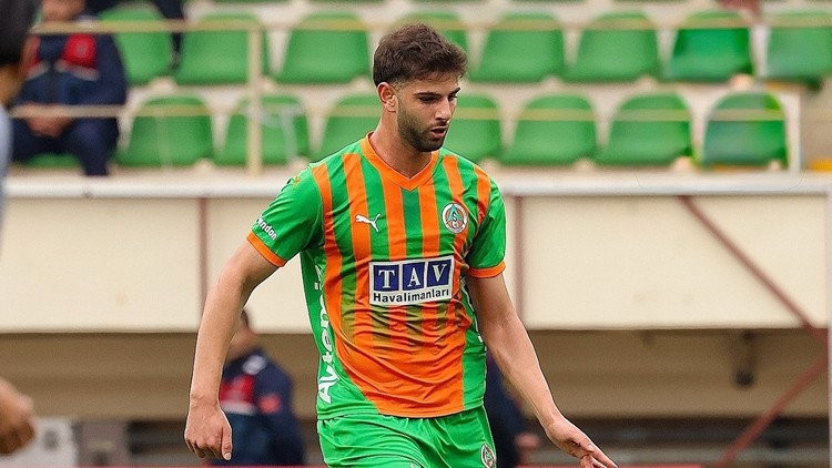 Beşiktaş, Alanyaspor'dan Ümit Akdağ ile 4 Yıllık Sözleşme İmzaladı
