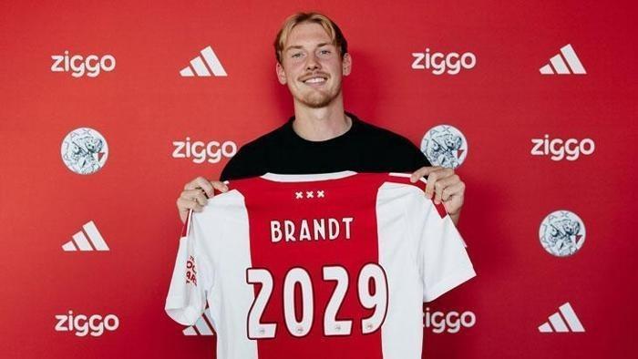 Julian Brandt, Beşiktaş ile anılmasına rağmen Ajax'a imza attı