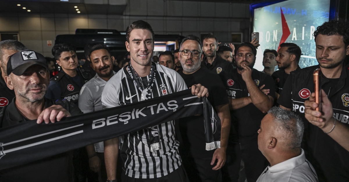 Beşiktaş, Dusan Vlahovic ile 3 yıllık sözleşme imzaladı