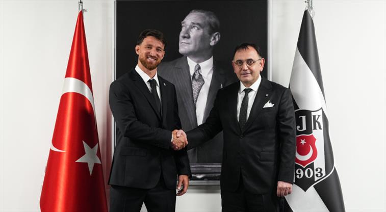 Beşiktaş, Salih Özcan ile 3+1 yıllık sözleşme imzaladı