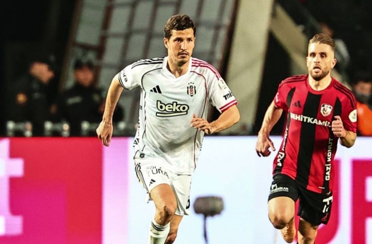 Salih Uçan'ın Beşiktaş ile yolları ayrılıyor: Opsiyon kullanılmadı