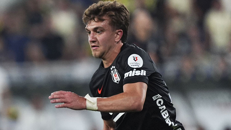 Beşiktaş'ta Rıdvan Yılmaz Sakatlandı, Derbiye Devam Edemedi