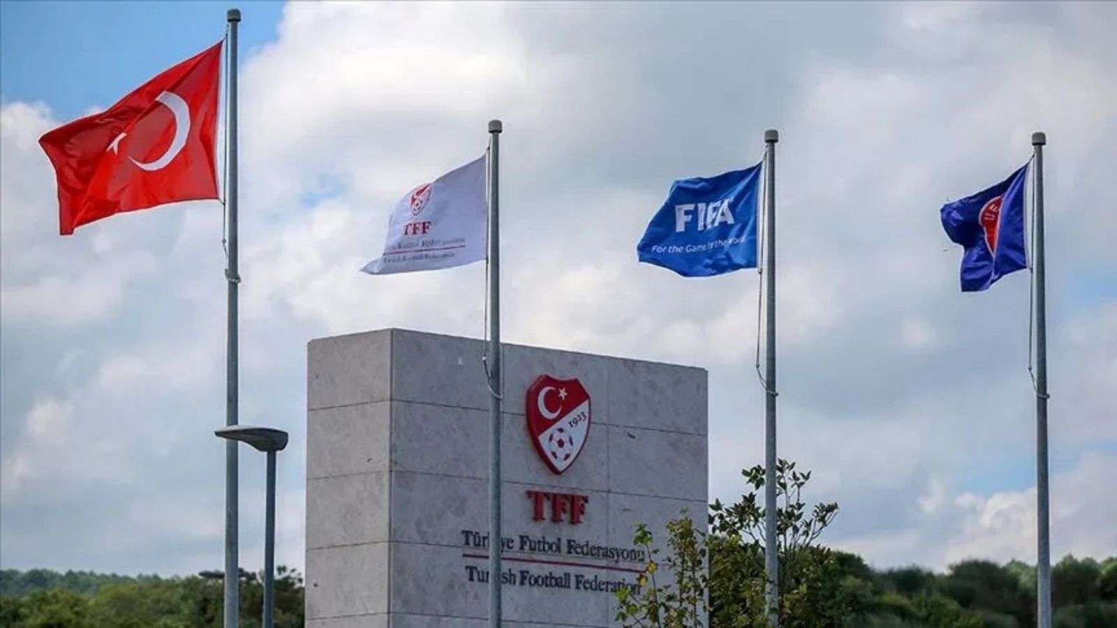 PFDK'dan Okan Buruk'a 1 maç men, Serdal Adalı ve Dirk Kuyt'a ceza yok!