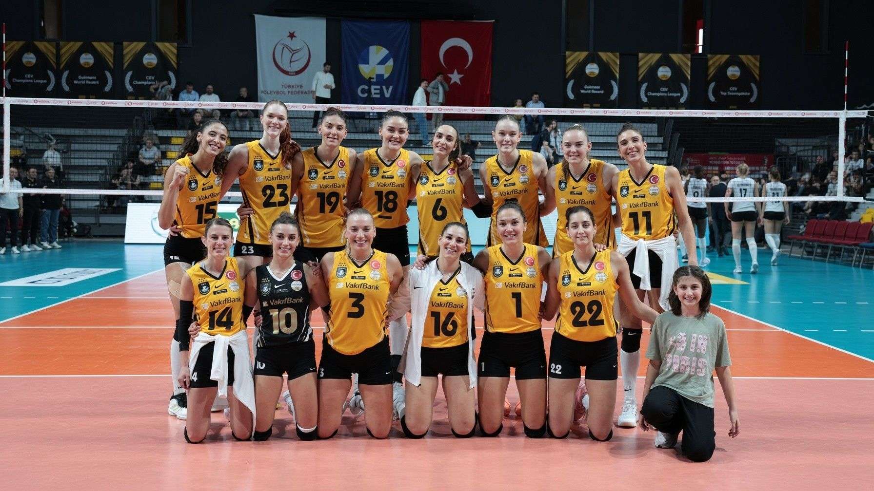 VakıfBank, Beşiktaş'ı 3-1 mağlup ederek sezona galibiyetle başladı!