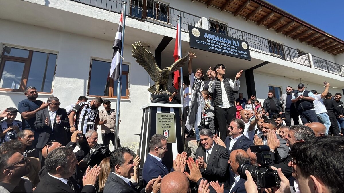 Beşiktaş Koyu'nda Kartal Heykeli Açıldı