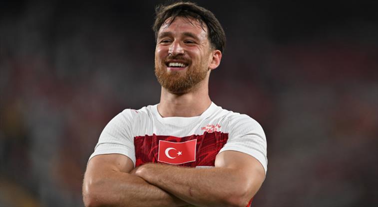 Beşiktaş, Salih Özcan ile 3 yıllık sözleşme imzaladı