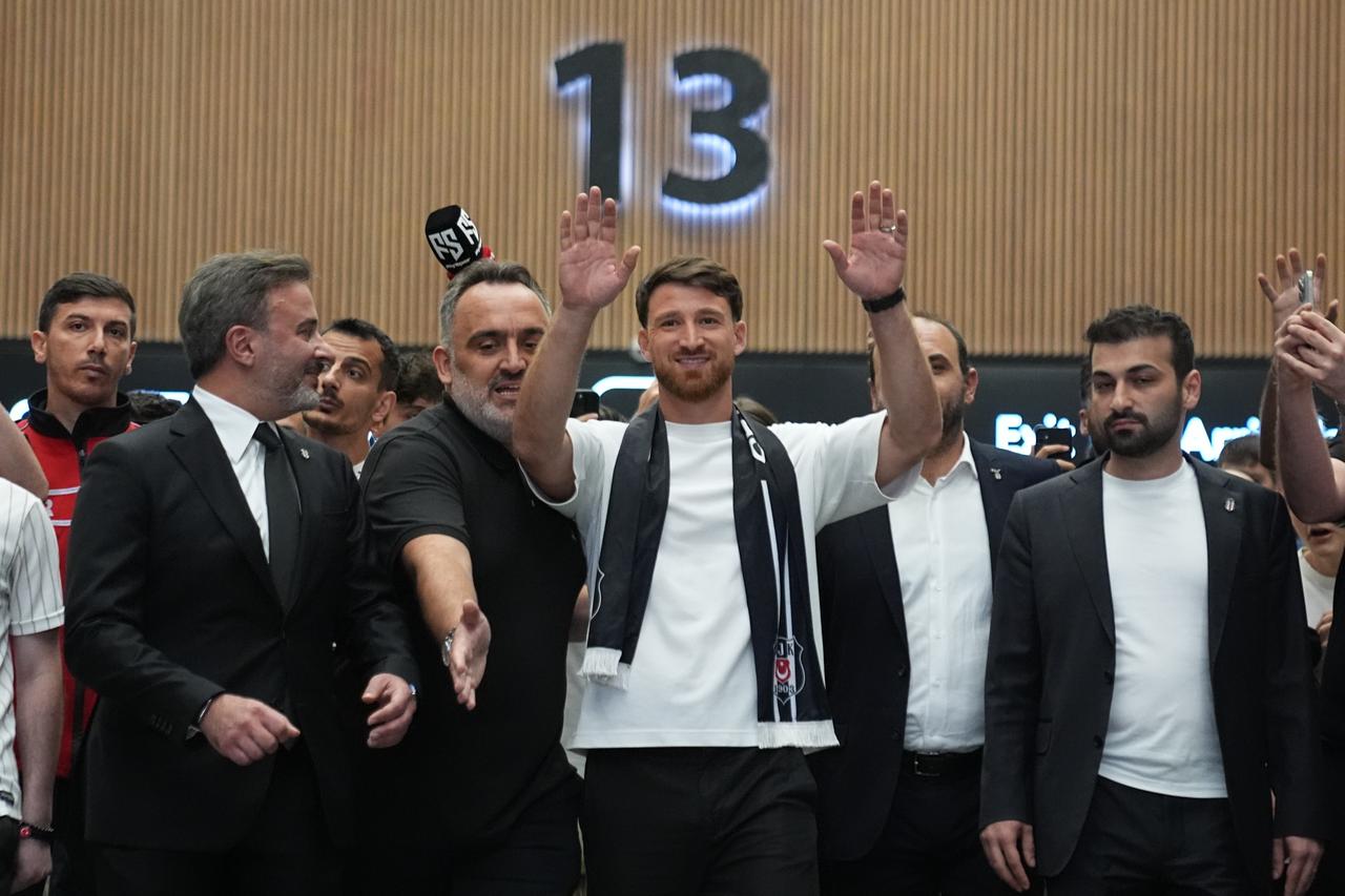Salih Özcan, Beşiktaş'a transfer için İstanbul'a geldi