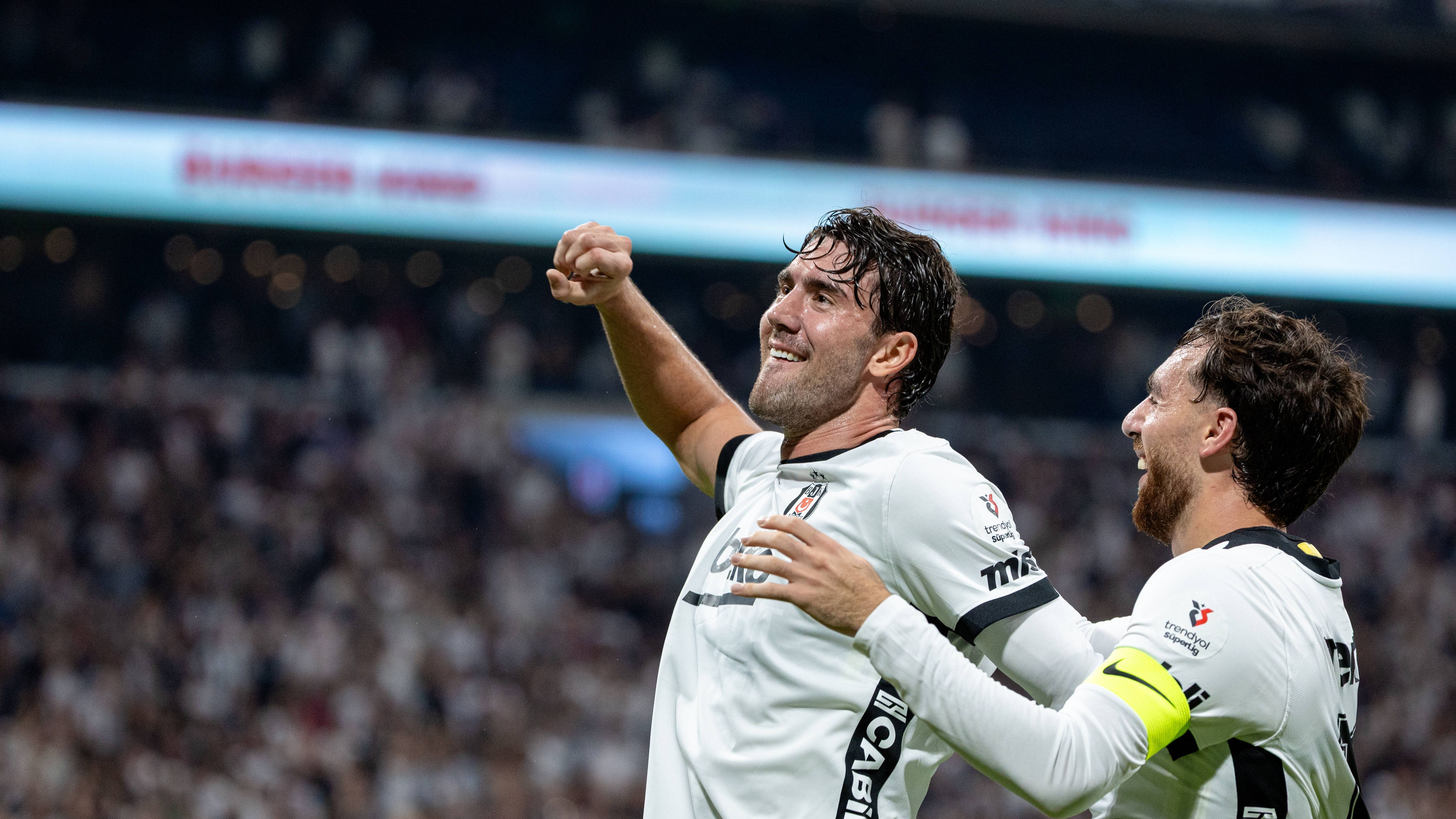 Beşiktaş, Vlahovic'in Hat-trick'i ile Corumspor'u 6-2 Geçti